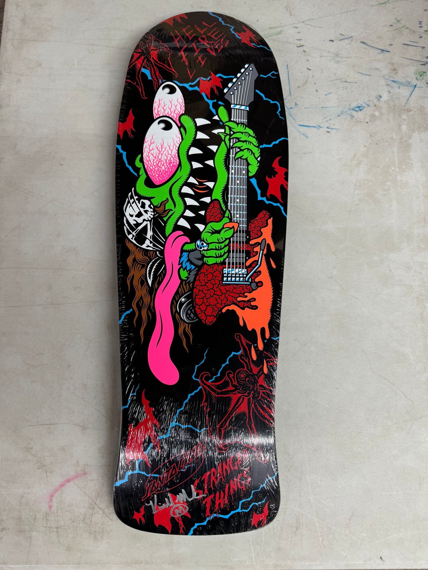 Stranger Things Meek Slasher Eddie Skateboard Deck 10.1in x 31.13in Santa Cruz Hand Signed Old School