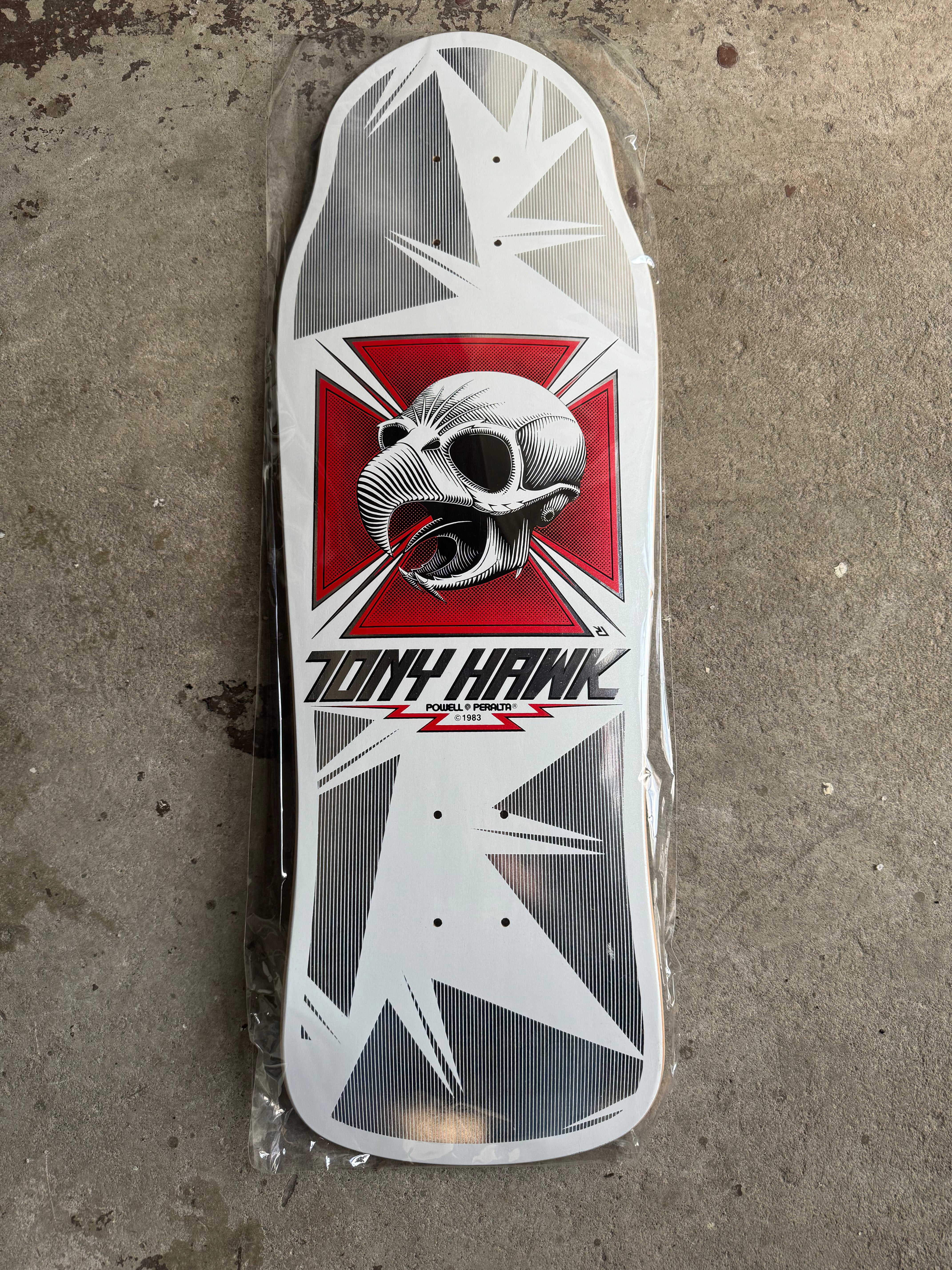 Tony Hawk Powell Peralta 1983 デッキ by Powell Peralta - Tony Hawk Pro Model, Artwork by V. Courtlandt