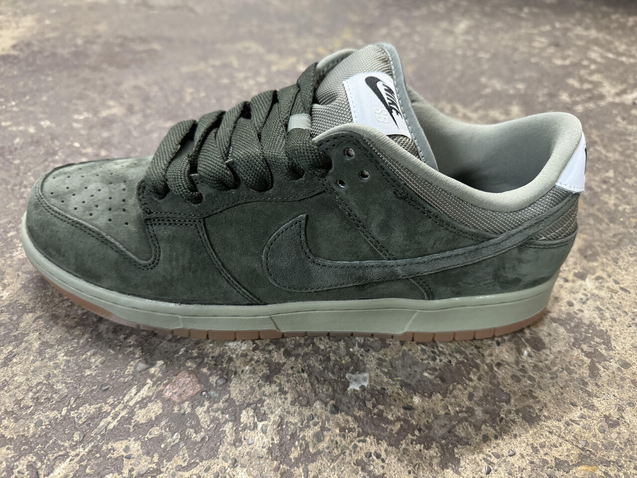 Nike SB Dunk Low Pro B Sequoia - Light Army - White