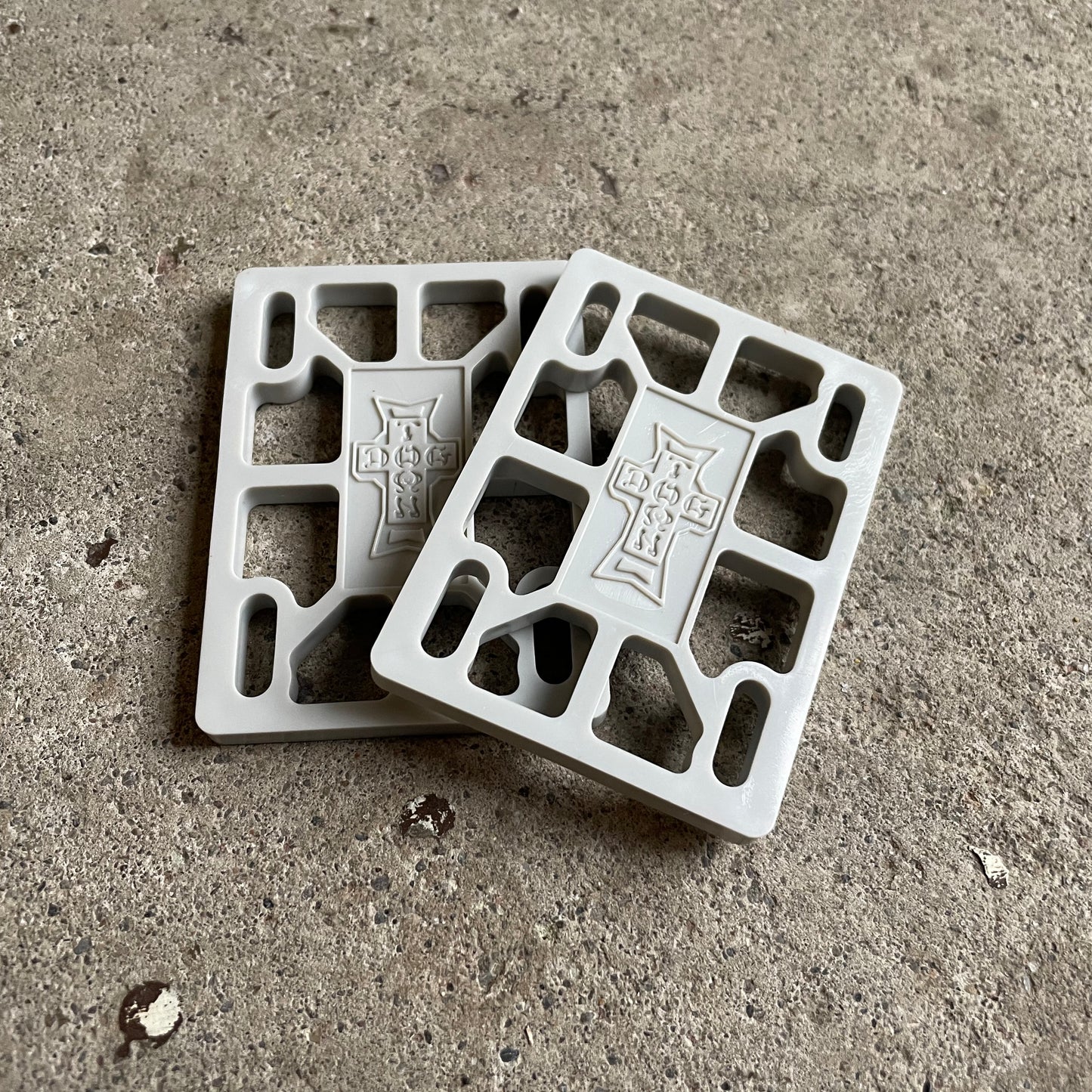 Dogtown Riser Pads 1/4" (Grey)