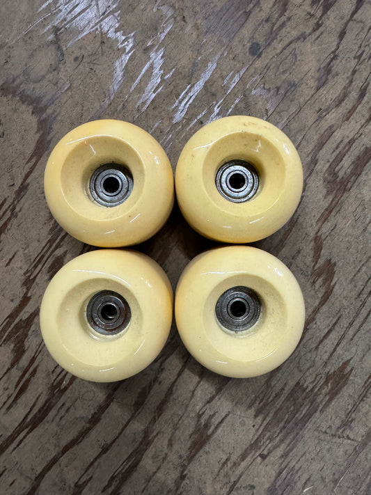 NOS Generic Old School vintage 80’s skateboard wheels with bearings
