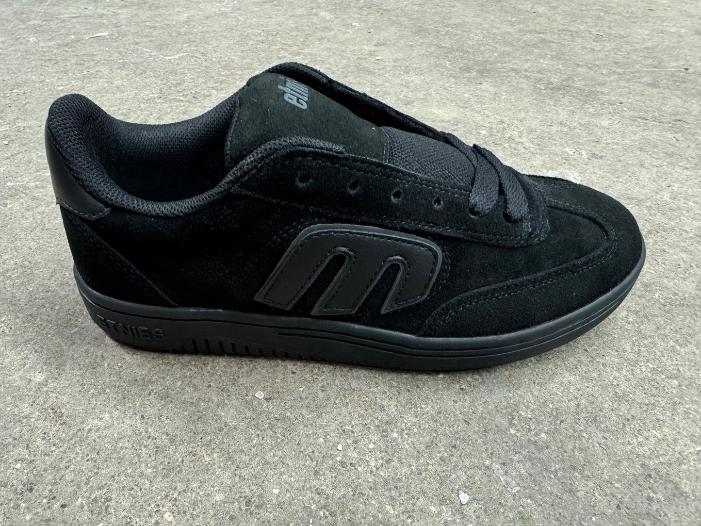 Etnies - Locut Shoes | Black Black Skateboard Shoes Don Brown Colorway