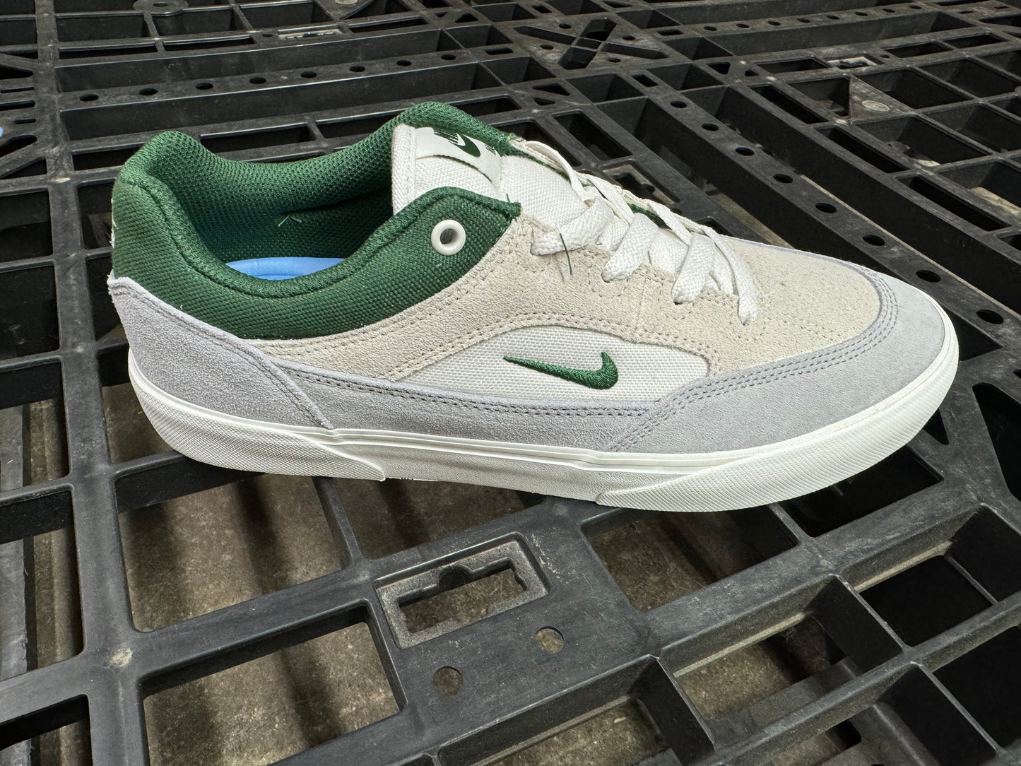 Nike SB Malor Platinum Tint, Wolf Grey & Fir Skate Skateboard Shoe sneakers