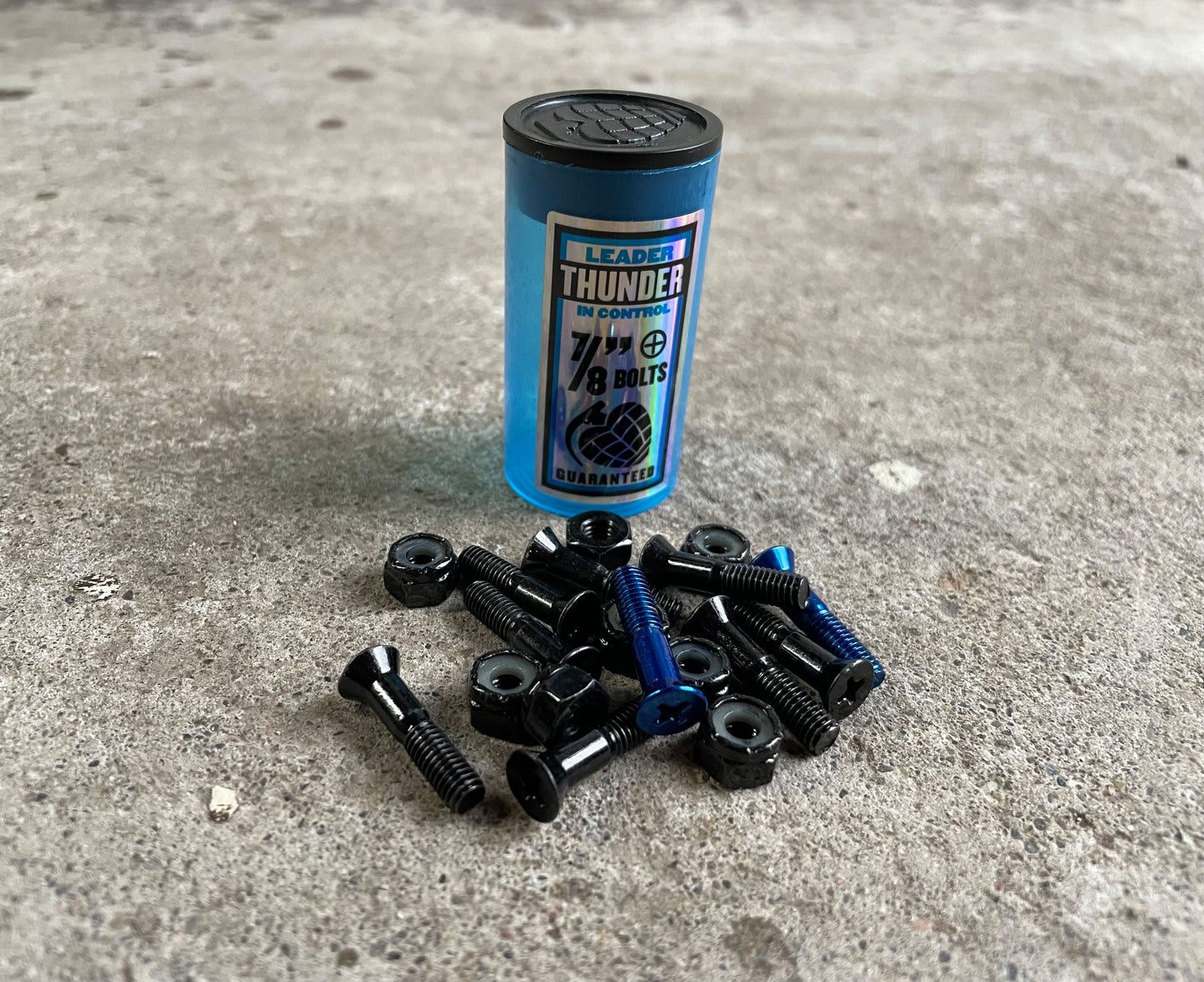 Thunder 7/8" Phillips Hardware (Black)