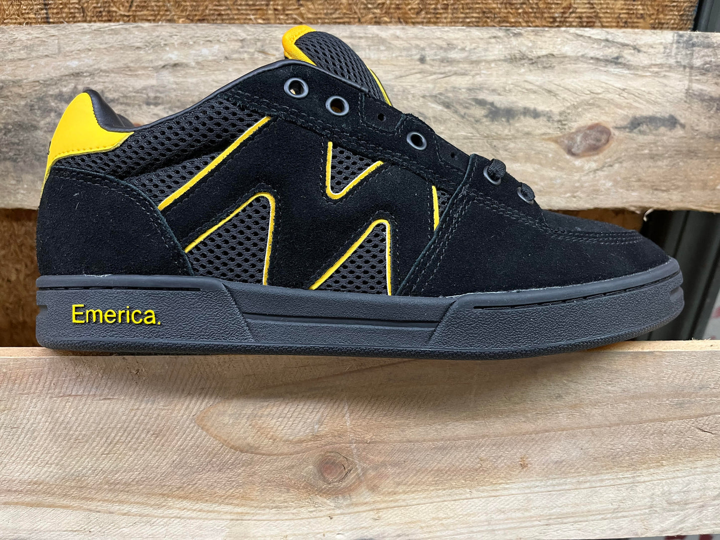 Emerica OG-1 Skate Skateboard Shoes Black / Yellow